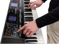 <b>Roland E-A7 Expandable Professional Arranger Workstation Entretenimento visor duplo 61-teclas</b> <b>Roland E-A7 Expandable Professional Arranger Workstation Entretenimento visor duplo 61-teclas</b>